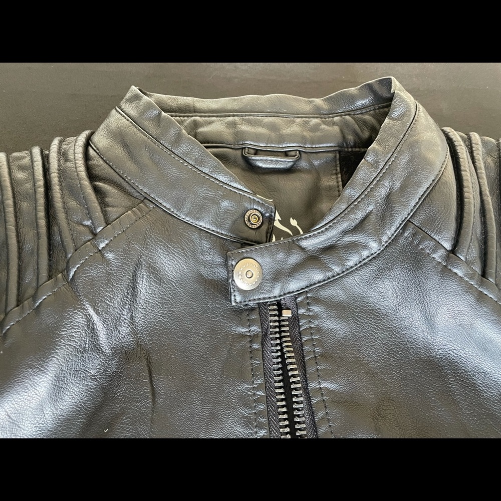David’s out wear leather jacket